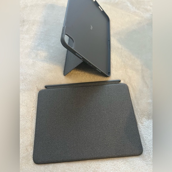 Tablet Case with keyboard-Logitech - Picture 7 of 10